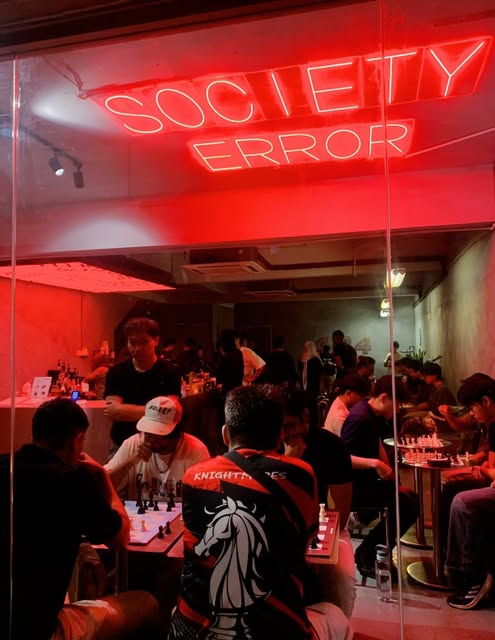 Crowd at a chess night